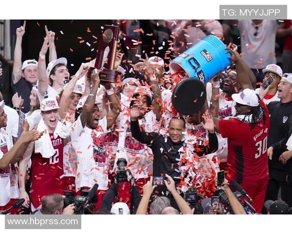 76人对决热火激战正酣球迷期待精彩瞬间与绝佳表现